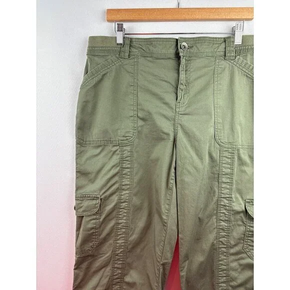 Women’s Style&Co Size 16 Army Green Capri Cargo Pants - Picture 2 of 5